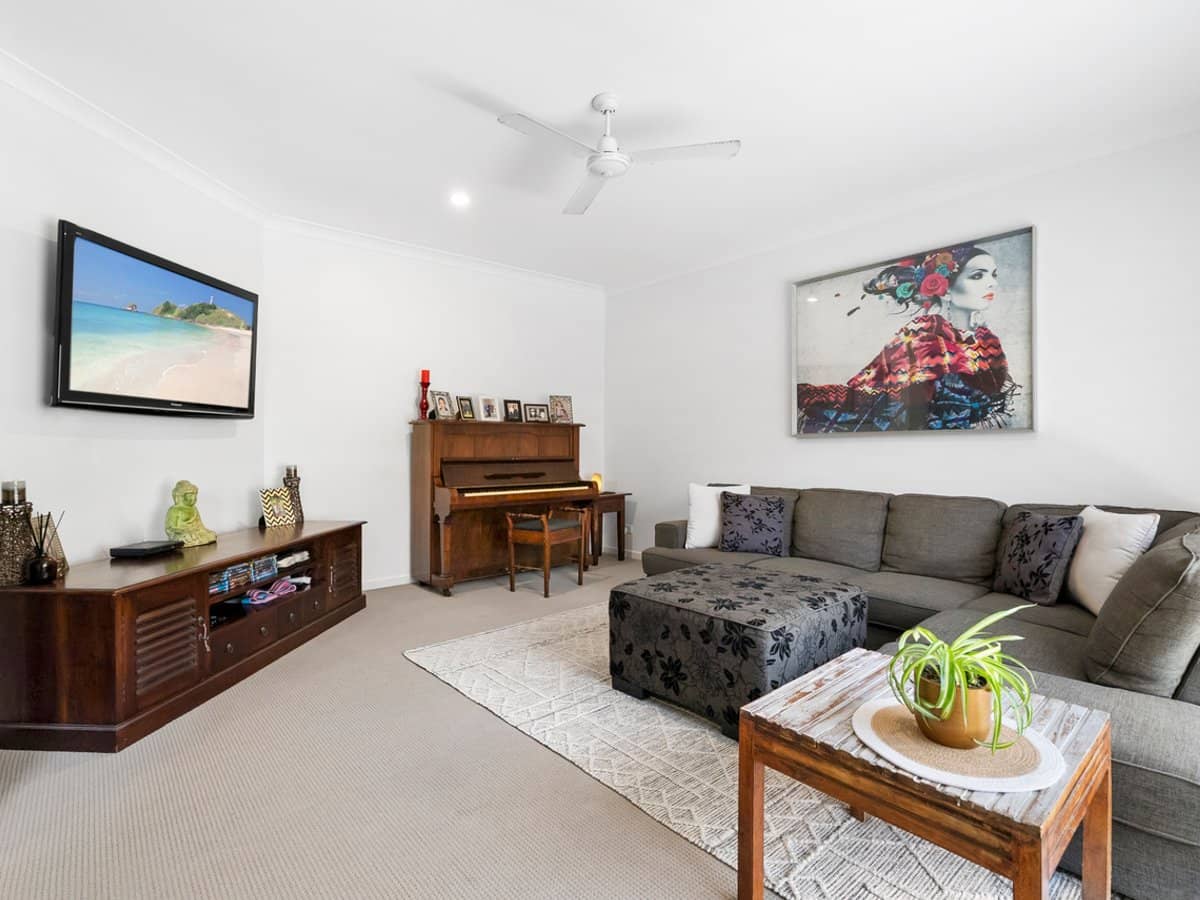 22 Glauca Street, BURLEIGH HEADS - Thumbnail 3