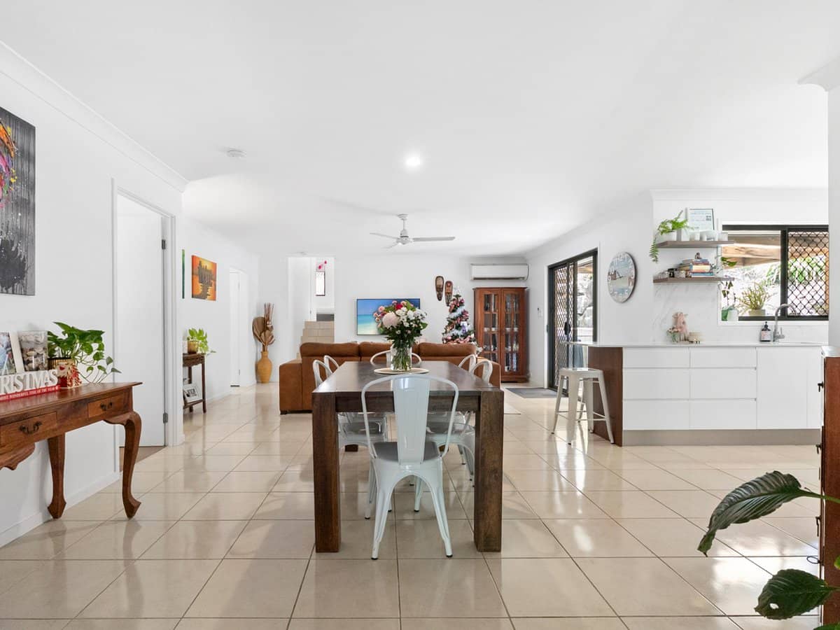 22 Glauca Street, BURLEIGH HEADS - Thumbnail 6