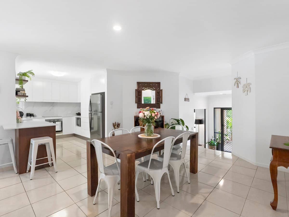 22 Glauca Street, BURLEIGH HEADS - Thumbnail 7