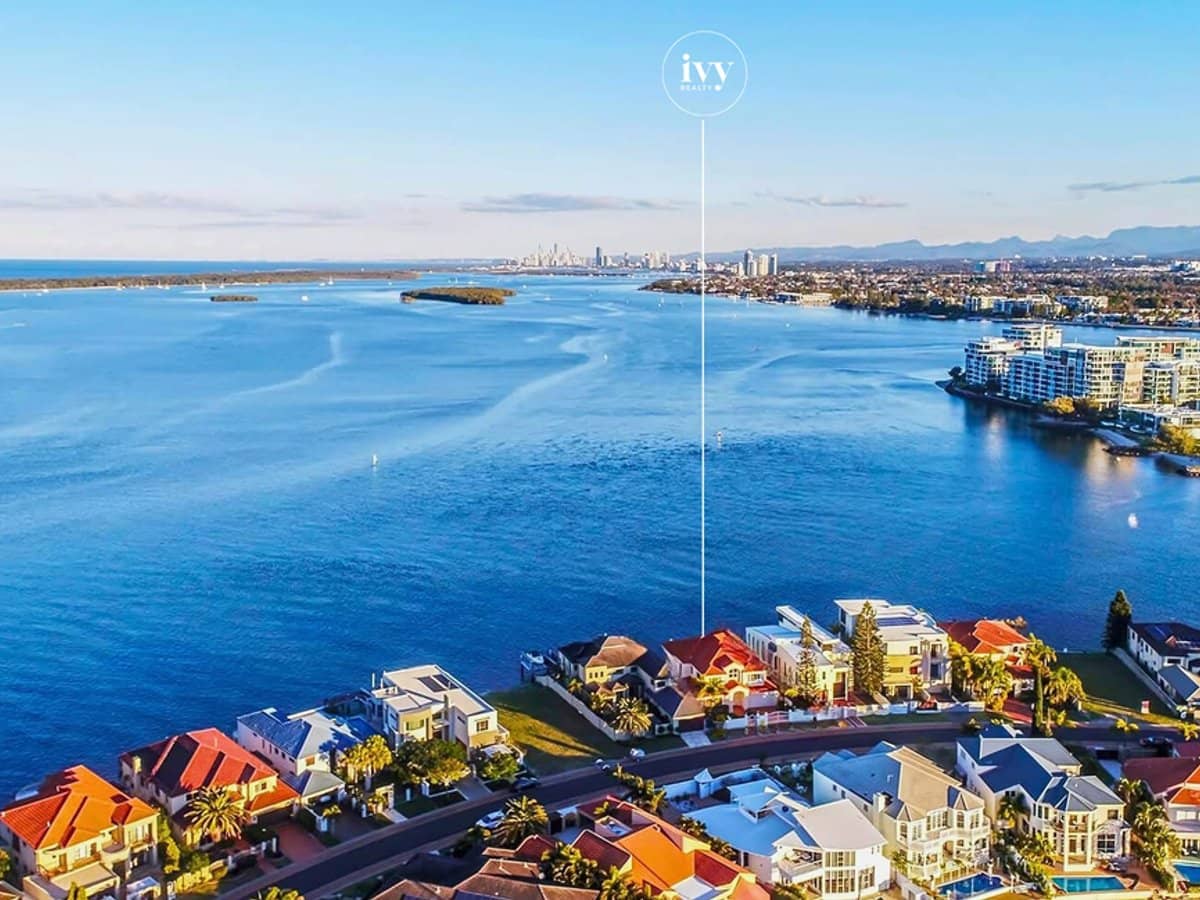 25 King Arthurs Court, Sovereign Islands - Thumbnail 1