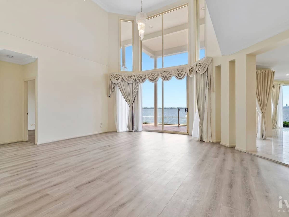 25 King Arthurs Court, Sovereign Islands - Thumbnail 3