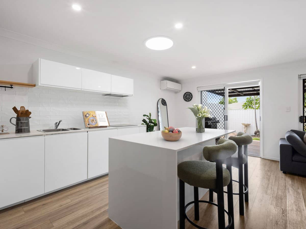 23 Sunbird Street, Burleigh Waters - Thumbnail 4