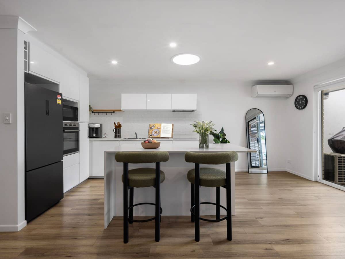 23 Sunbird Street, Burleigh Waters - Thumbnail 5