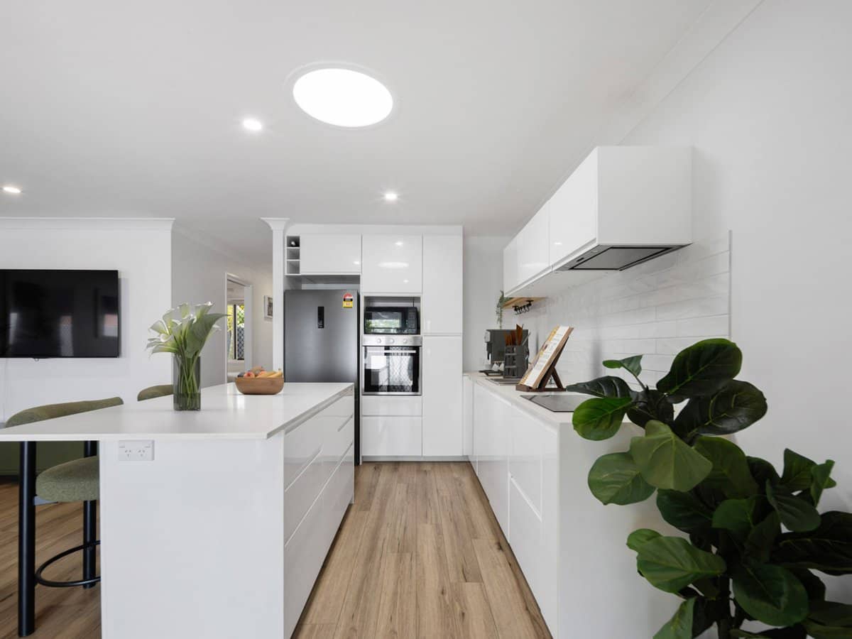 23 Sunbird Street, Burleigh Waters - Thumbnail 6