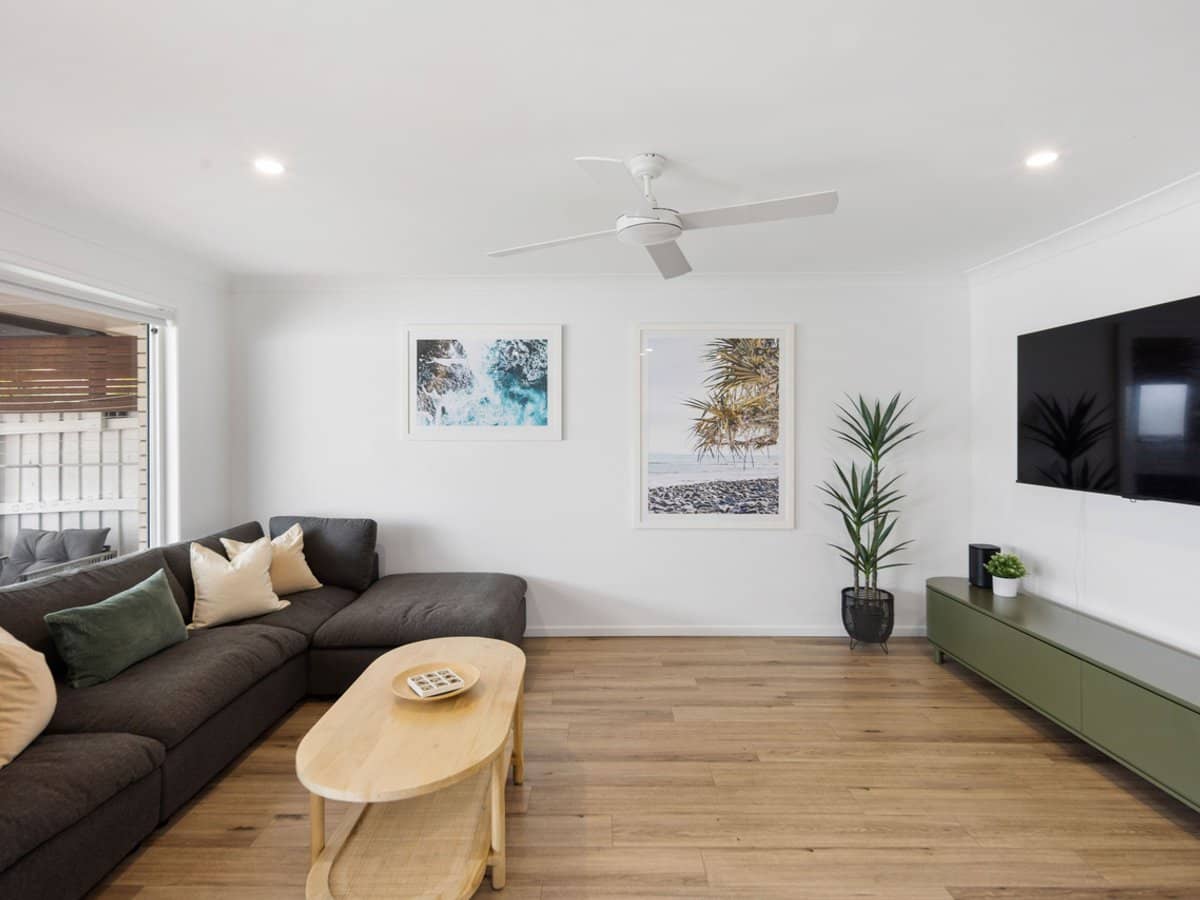 23 Sunbird Street, Burleigh Waters - Thumbnail 8