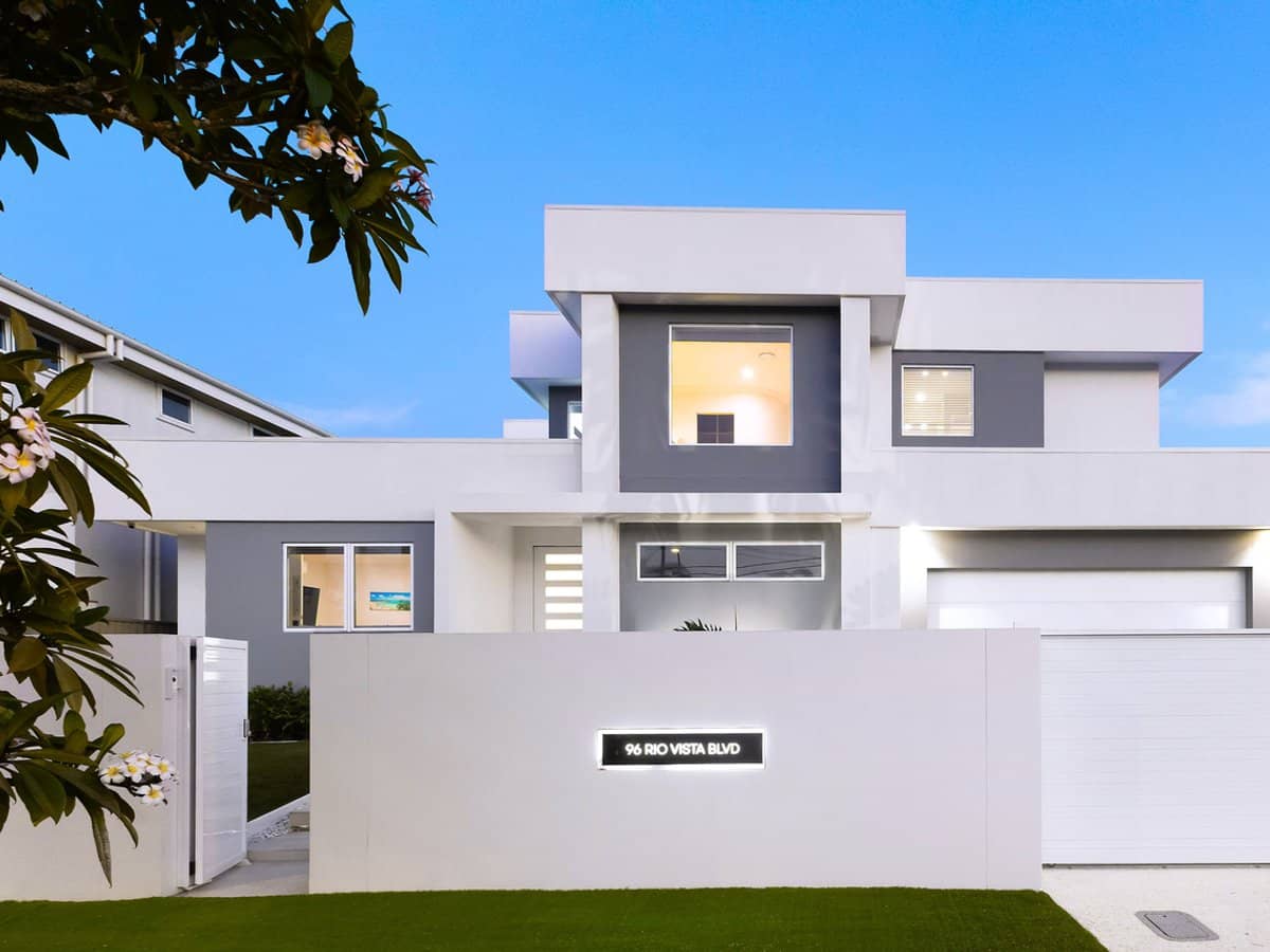 96 Rio Vista Boulevard, BROADBEACH WATERS - Thumbnail 1