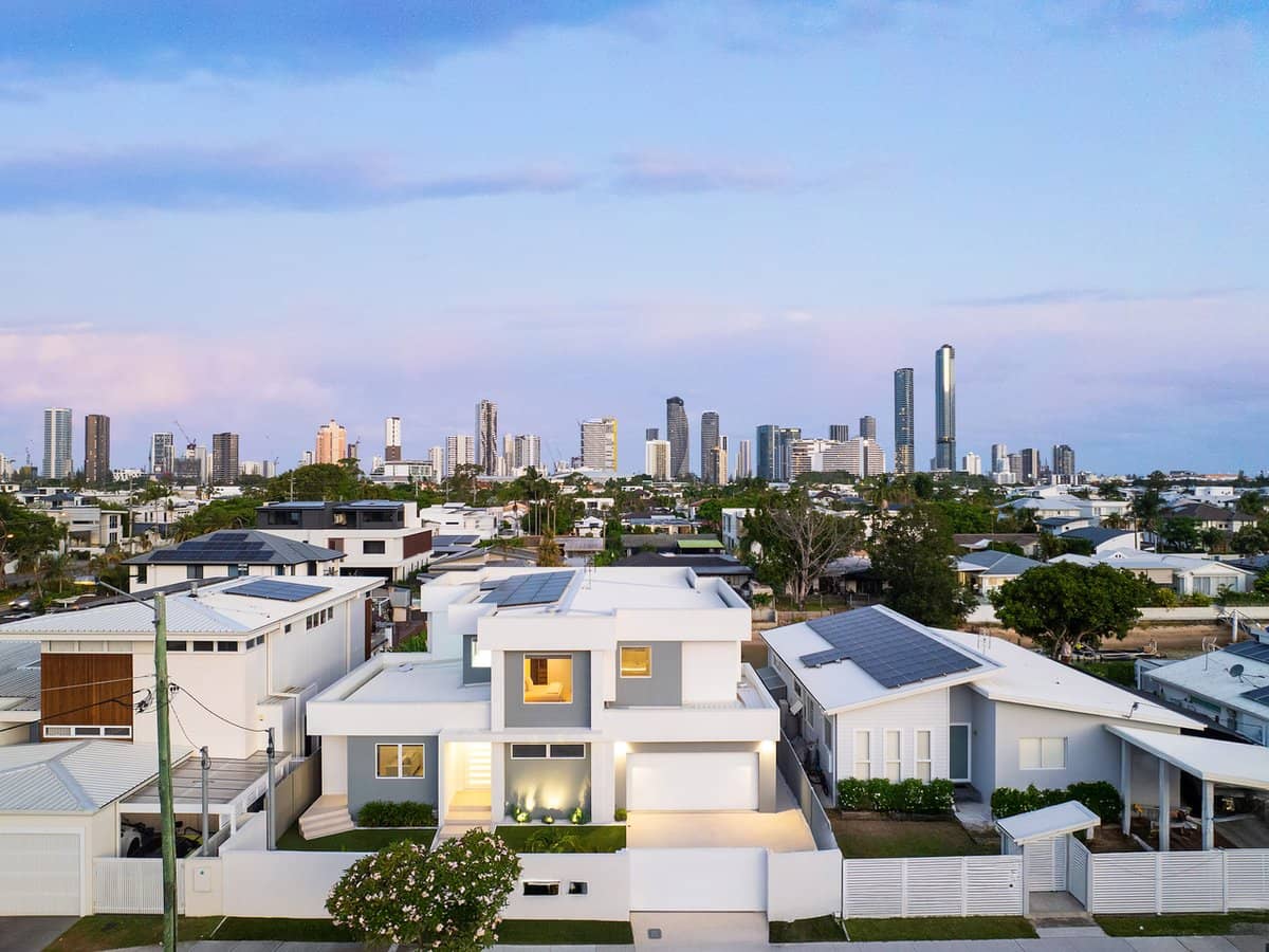 96 Rio Vista Boulevard, BROADBEACH WATERS - Thumbnail 2