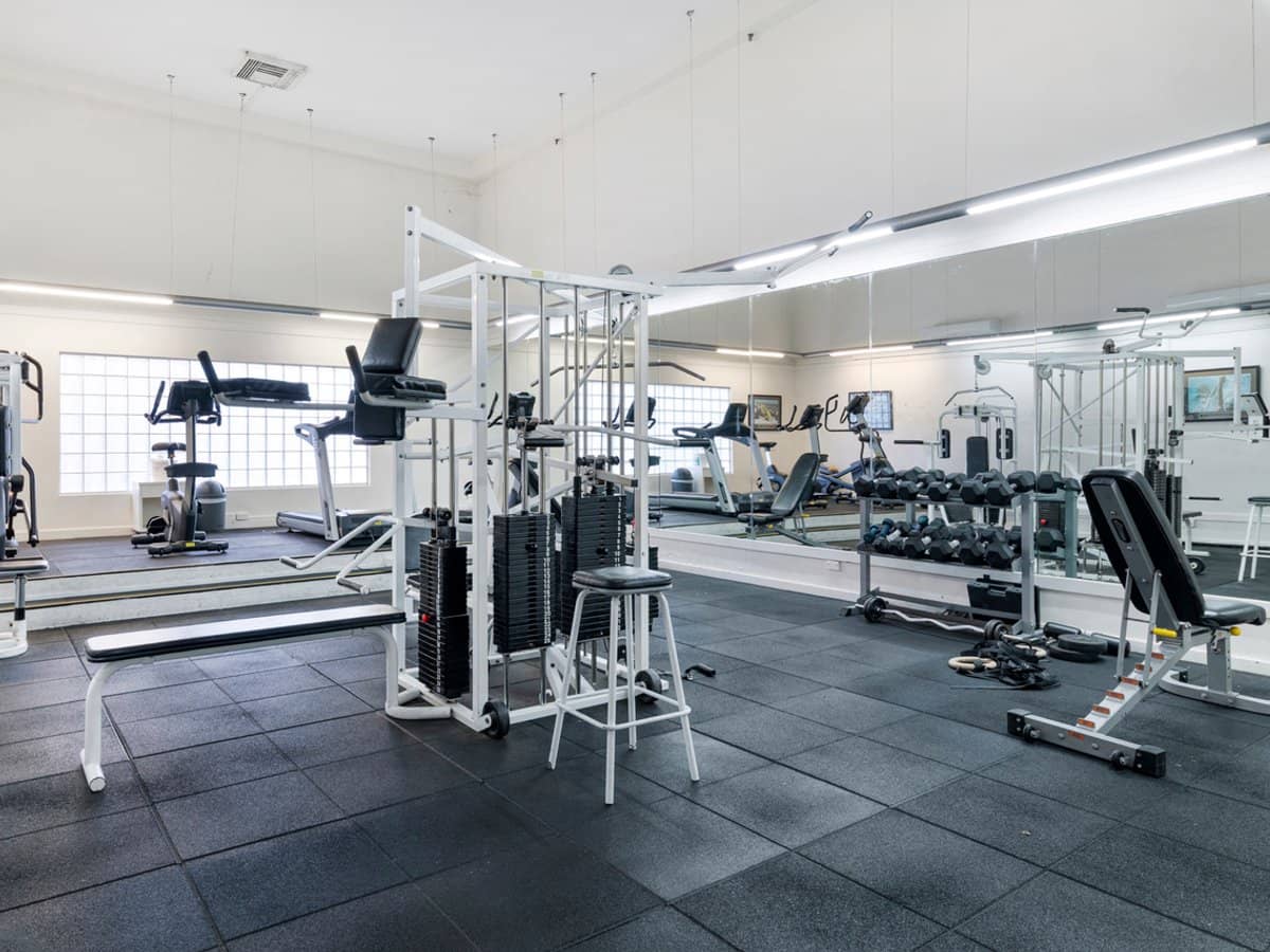 18 Hanlan Street, SURFERS PARADISE - Thumbnail 17