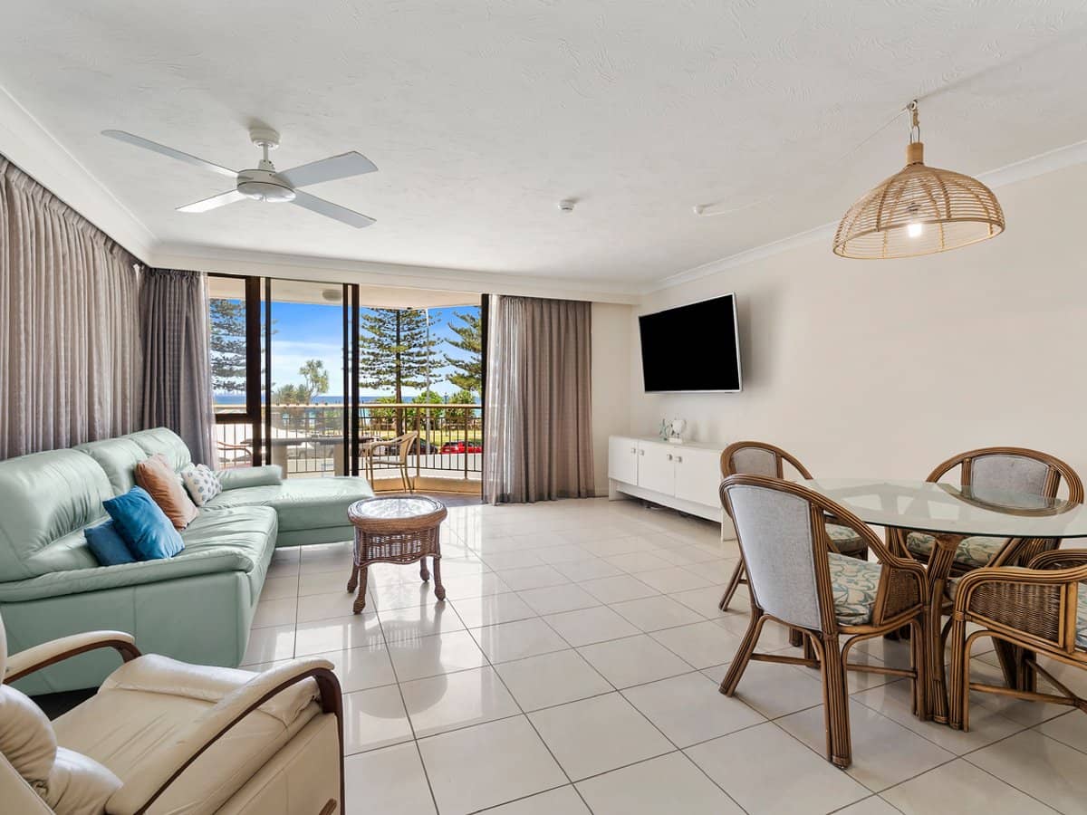 166 Marine Parade, RAINBOW BAY - Thumbnail 3