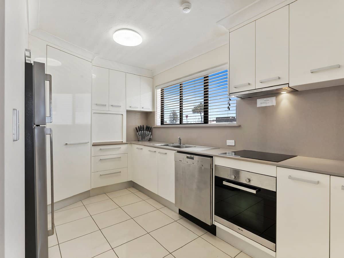 166 Marine Parade, RAINBOW BAY - Thumbnail 6