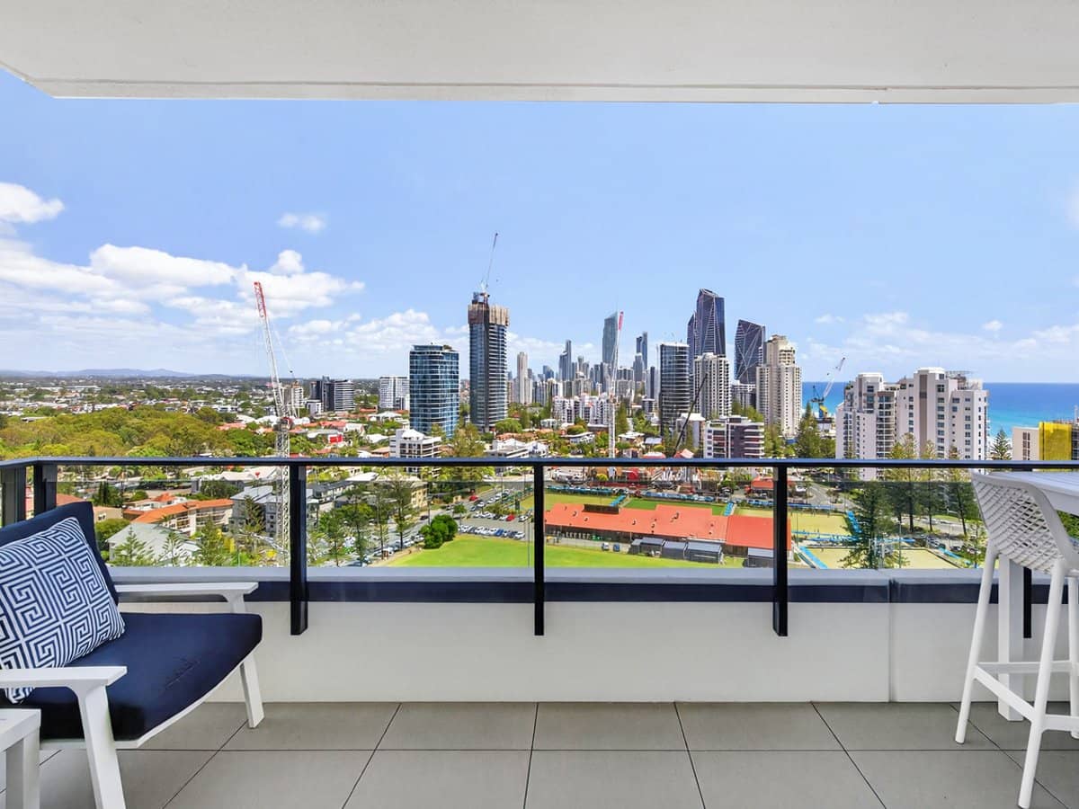 74/18 Chelsea Avenue, BROADBEACH - Thumbnail 2