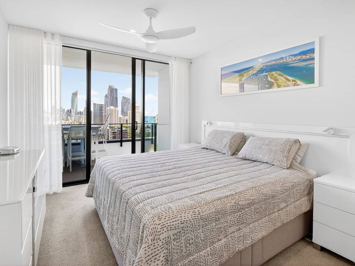 74/18 Chelsea Avenue, BROADBEACH - Thumbnail 3