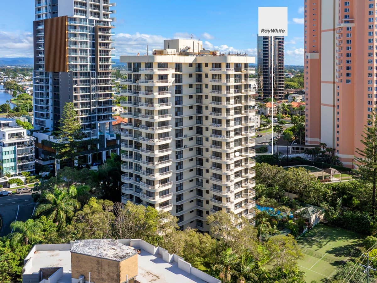 33/121 Surf Parade, BROADBEACH - Thumbnail 1