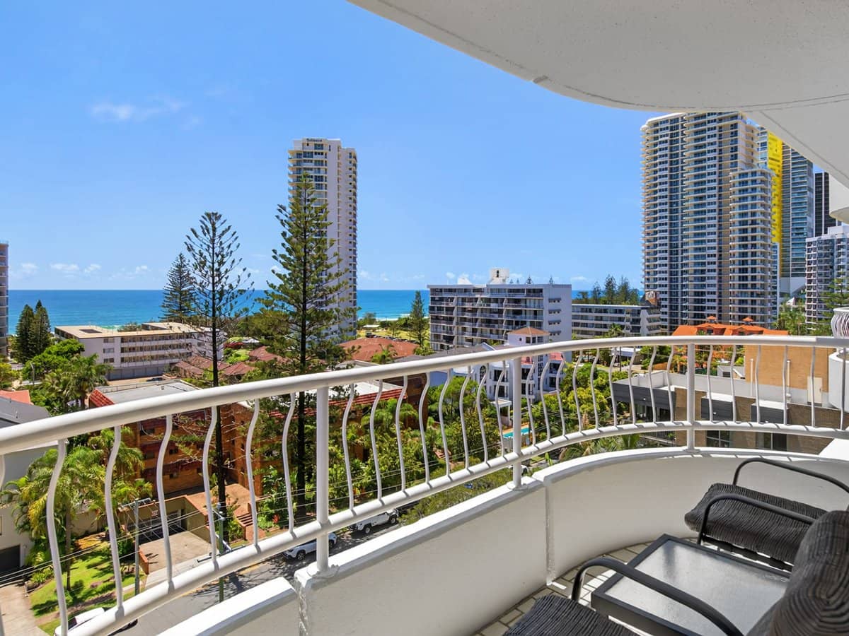 33/121 Surf Parade, BROADBEACH - Thumbnail 3