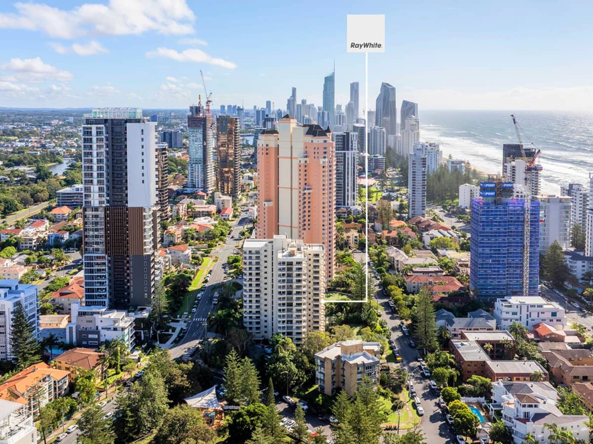 33/121 Surf Parade, BROADBEACH - Thumbnail 4