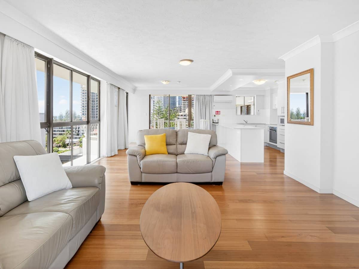 33/121 Surf Parade, BROADBEACH - Thumbnail 6