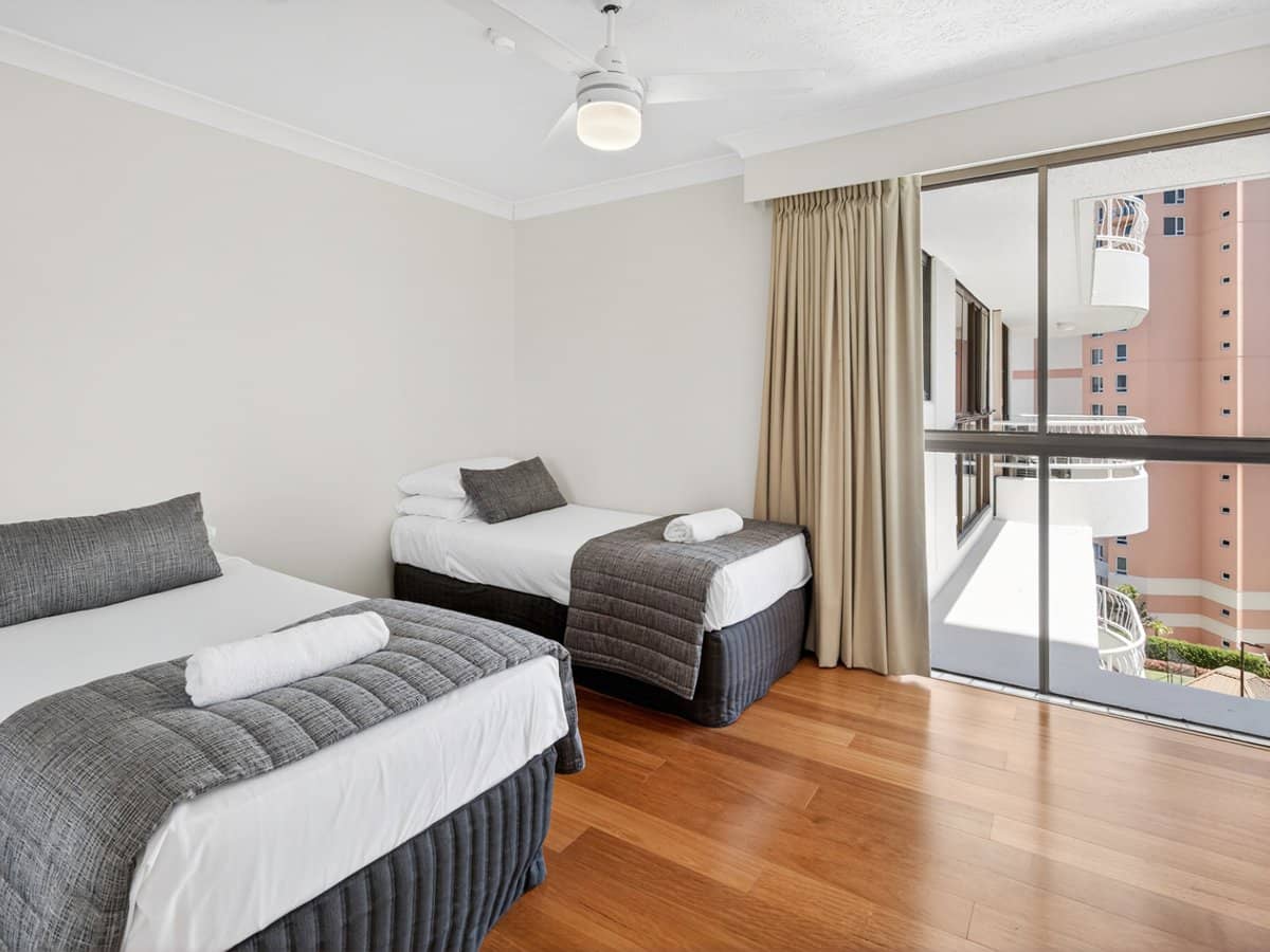 33/121 Surf Parade, BROADBEACH - Thumbnail 8