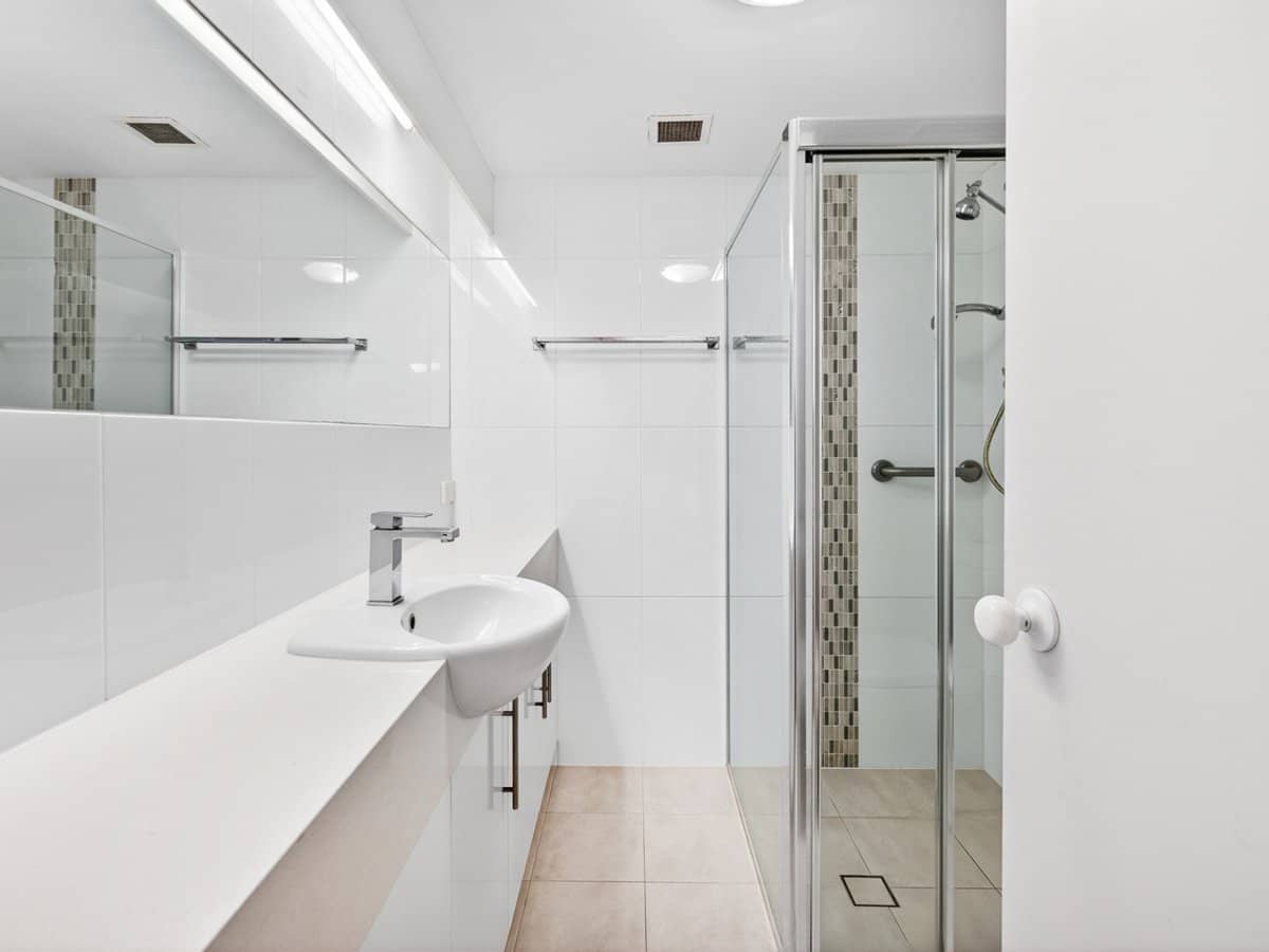 33/121 Surf Parade, BROADBEACH - Thumbnail 9