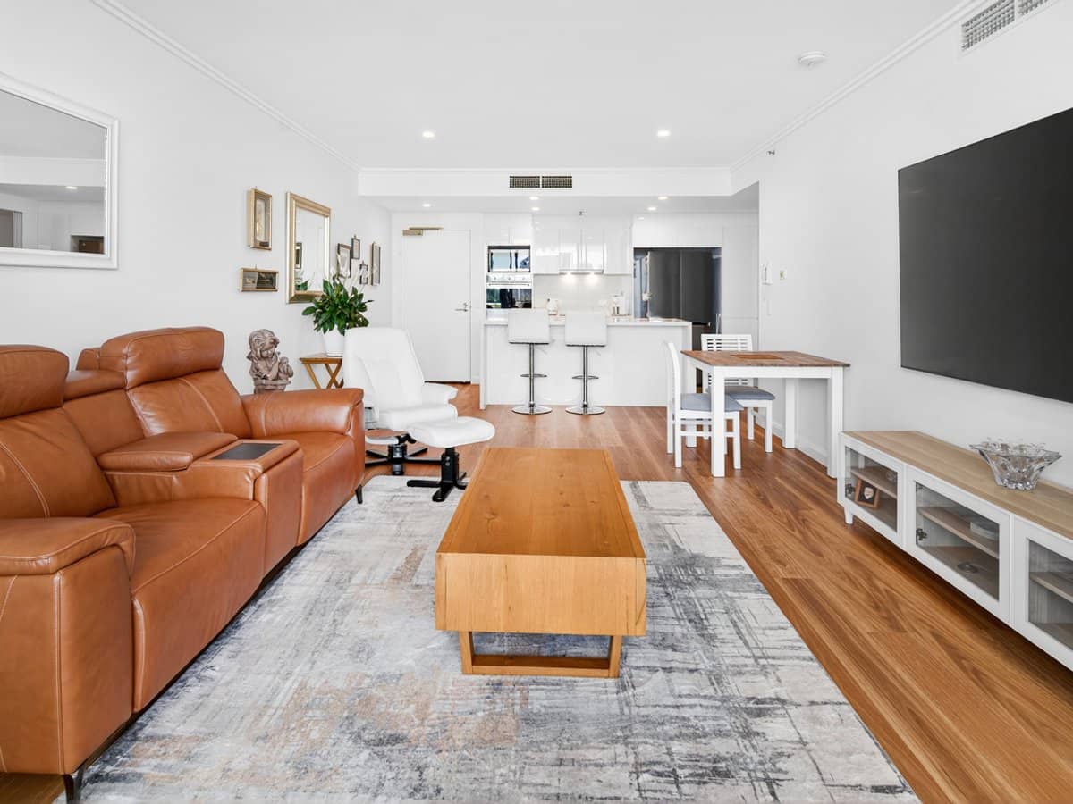 33 T E Peters Drive, BROADBEACH WATERS - Thumbnail 4