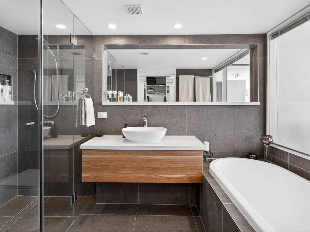 33 T E Peters Drive, BROADBEACH WATERS - Thumbnail 6