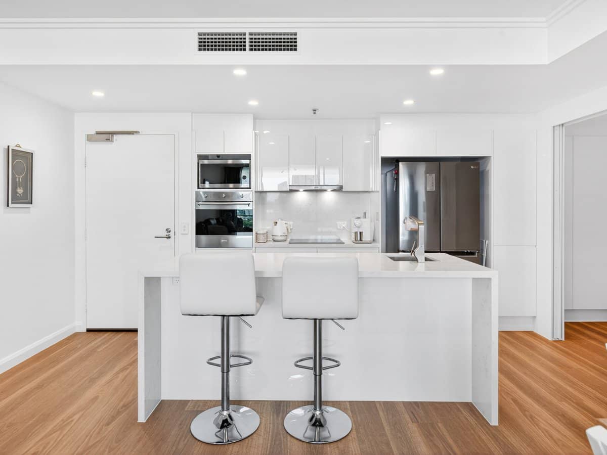 33 T E Peters Drive, BROADBEACH WATERS - Thumbnail 8