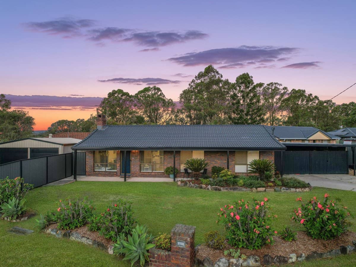 1 Iona Court, Edens Landing - Thumbnail 1