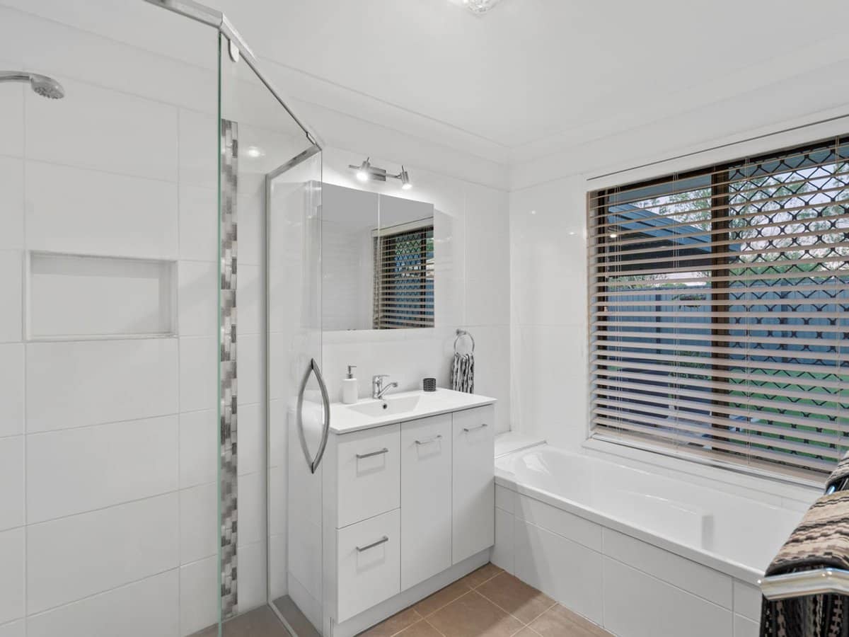 1 Iona Court, Edens Landing - Thumbnail 9