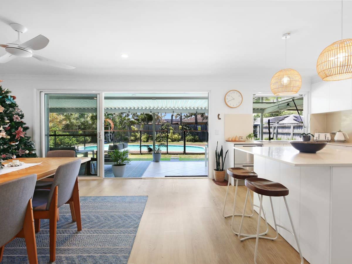 94 Rumrunner Street, Mermaid Waters - Thumbnail 2