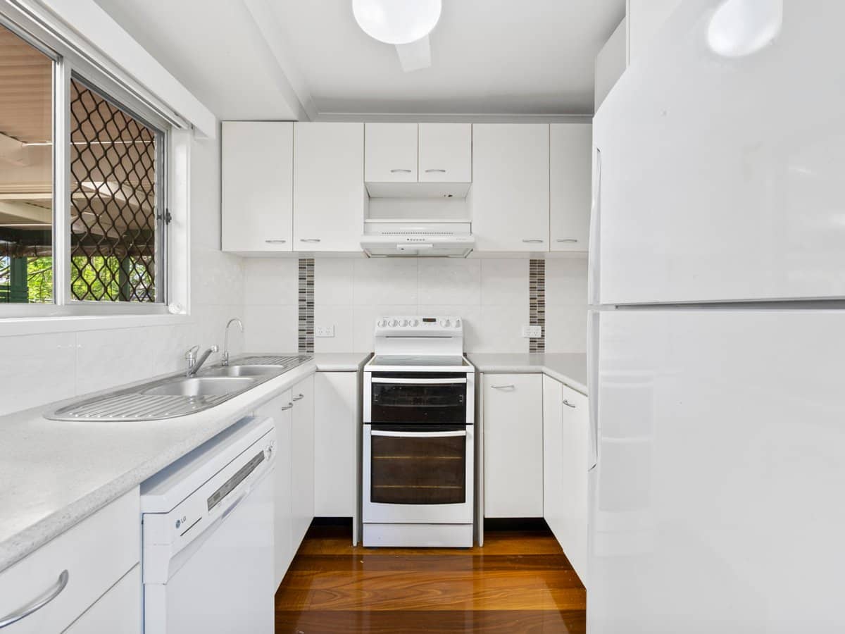 14 Lomic Court, EAGLEBY - Thumbnail 5