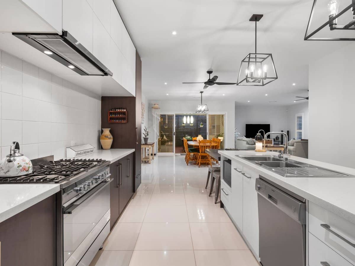 3 Paisley Court, MOUNT WARREN PARK - Thumbnail 1