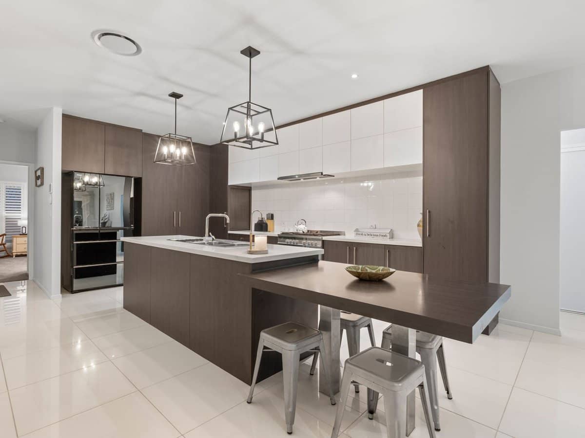 3 Paisley Court, MOUNT WARREN PARK - Thumbnail 2