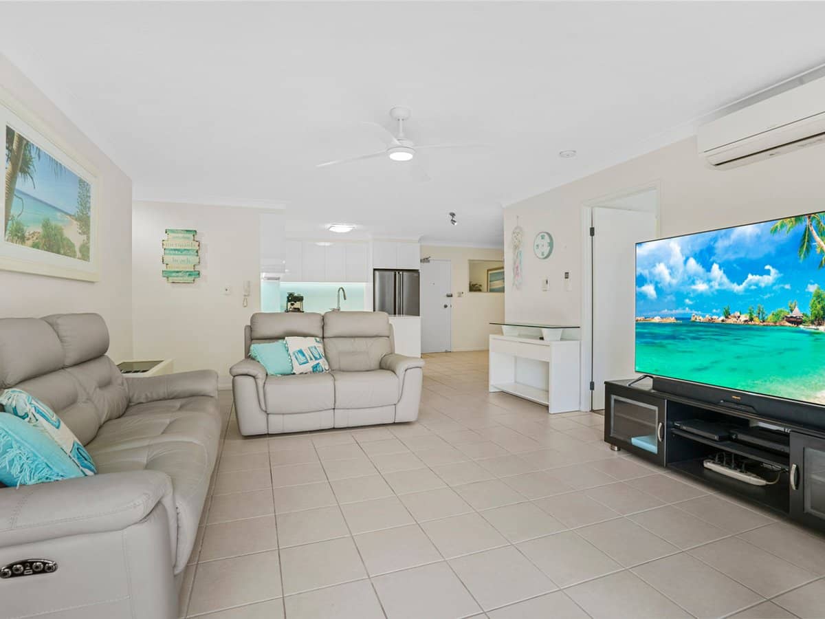 66 Mclean Street, COOLANGATTA - Thumbnail 2