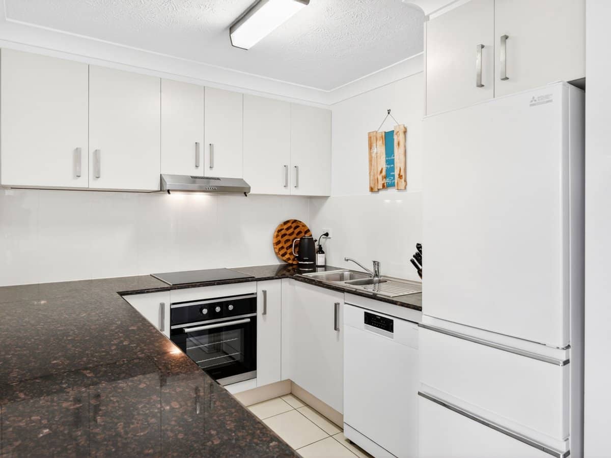 50 Old Burleigh Road, SURFERS PARADISE - Thumbnail 13