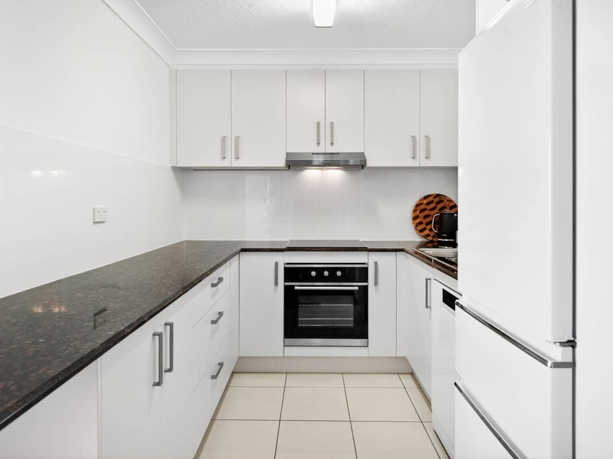 50 Old Burleigh Road, SURFERS PARADISE - Thumbnail 14