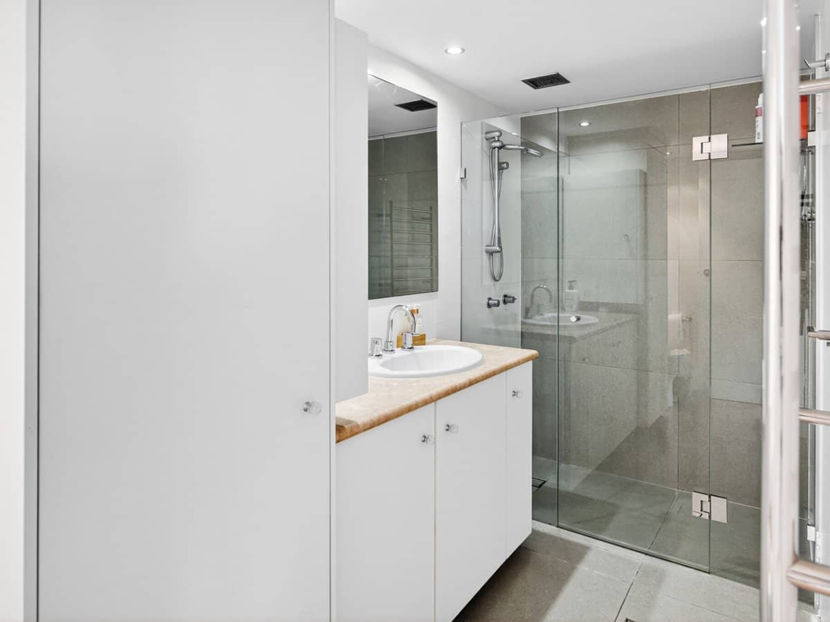 50 Old Burleigh Road, SURFERS PARADISE - Thumbnail 17