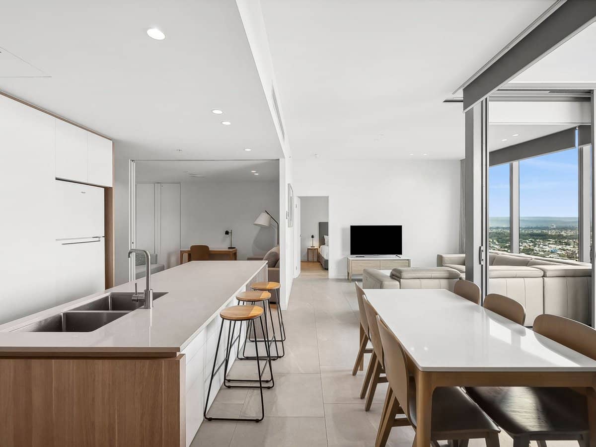 12 Philip Avenue, Broadbeach - Thumbnail 4