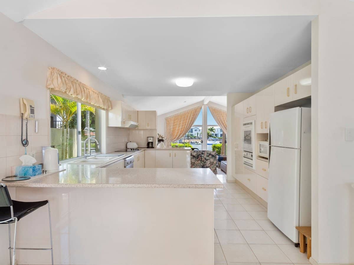 3 The Yardarm, Runaway Bay - Thumbnail 7