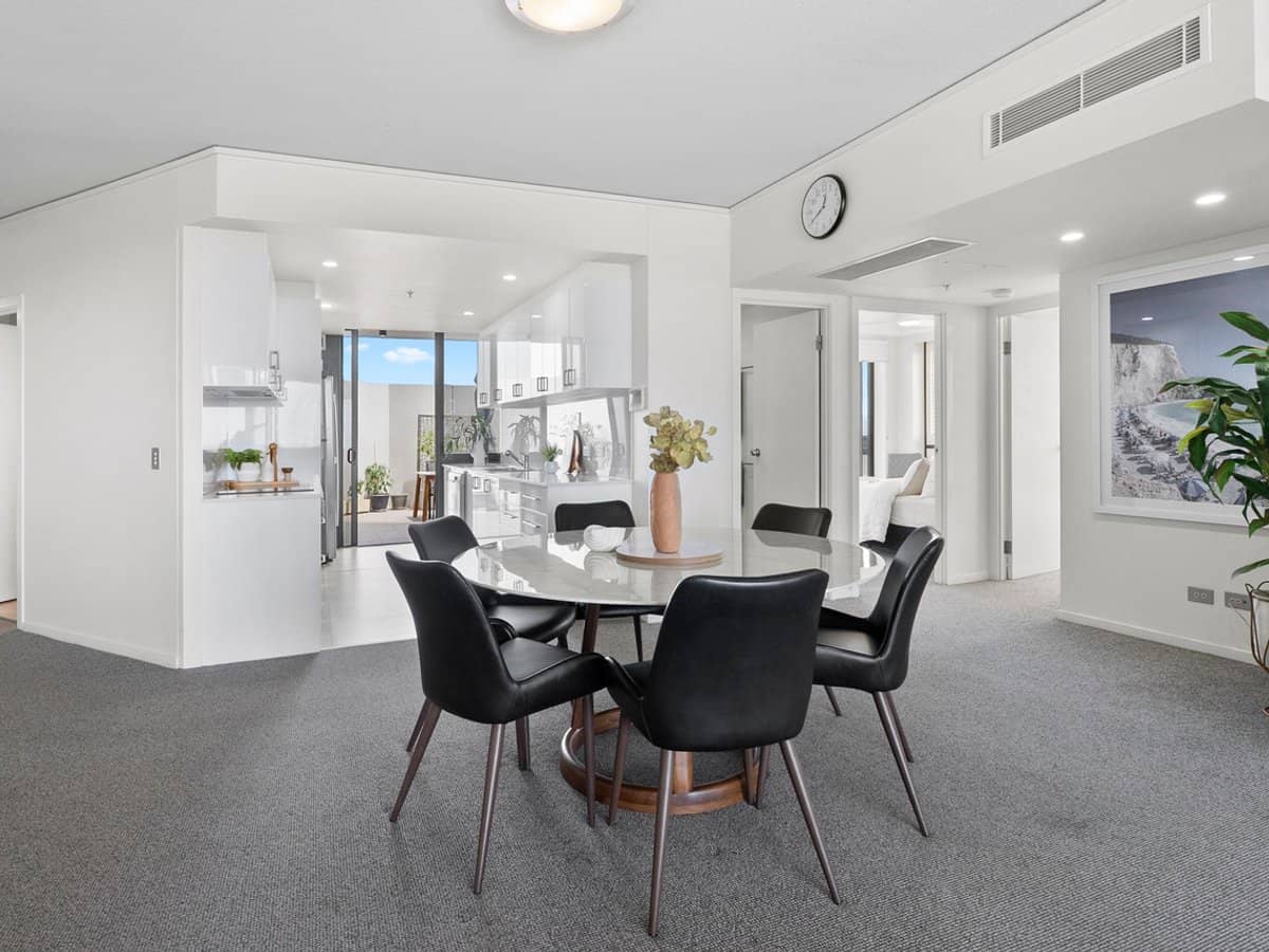 22 Surf Parade, Broadbeach - Thumbnail 3