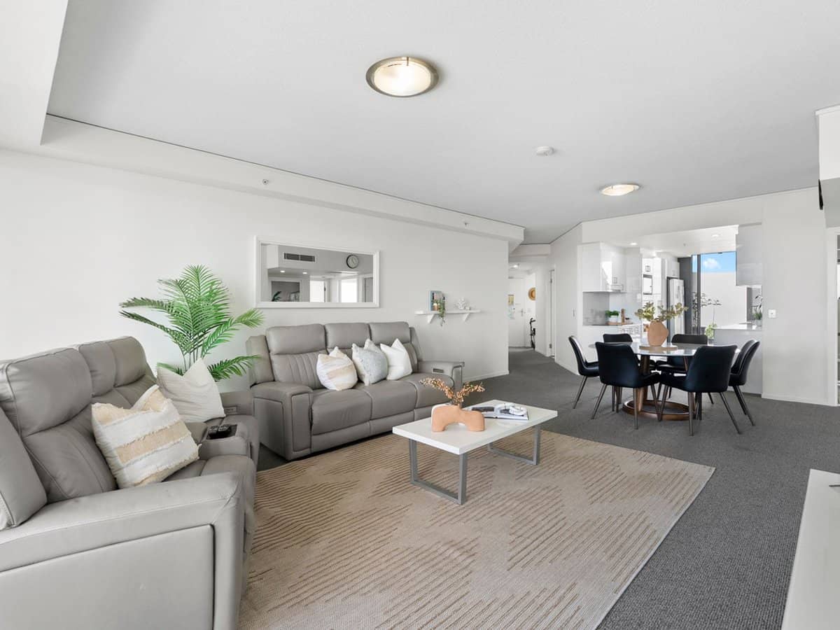 22 Surf Parade, Broadbeach - Thumbnail 4