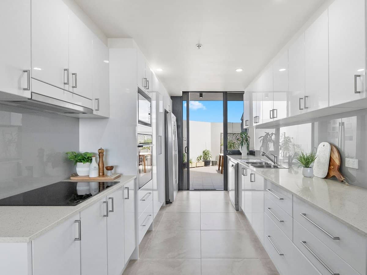 22 Surf Parade, Broadbeach - Thumbnail 5