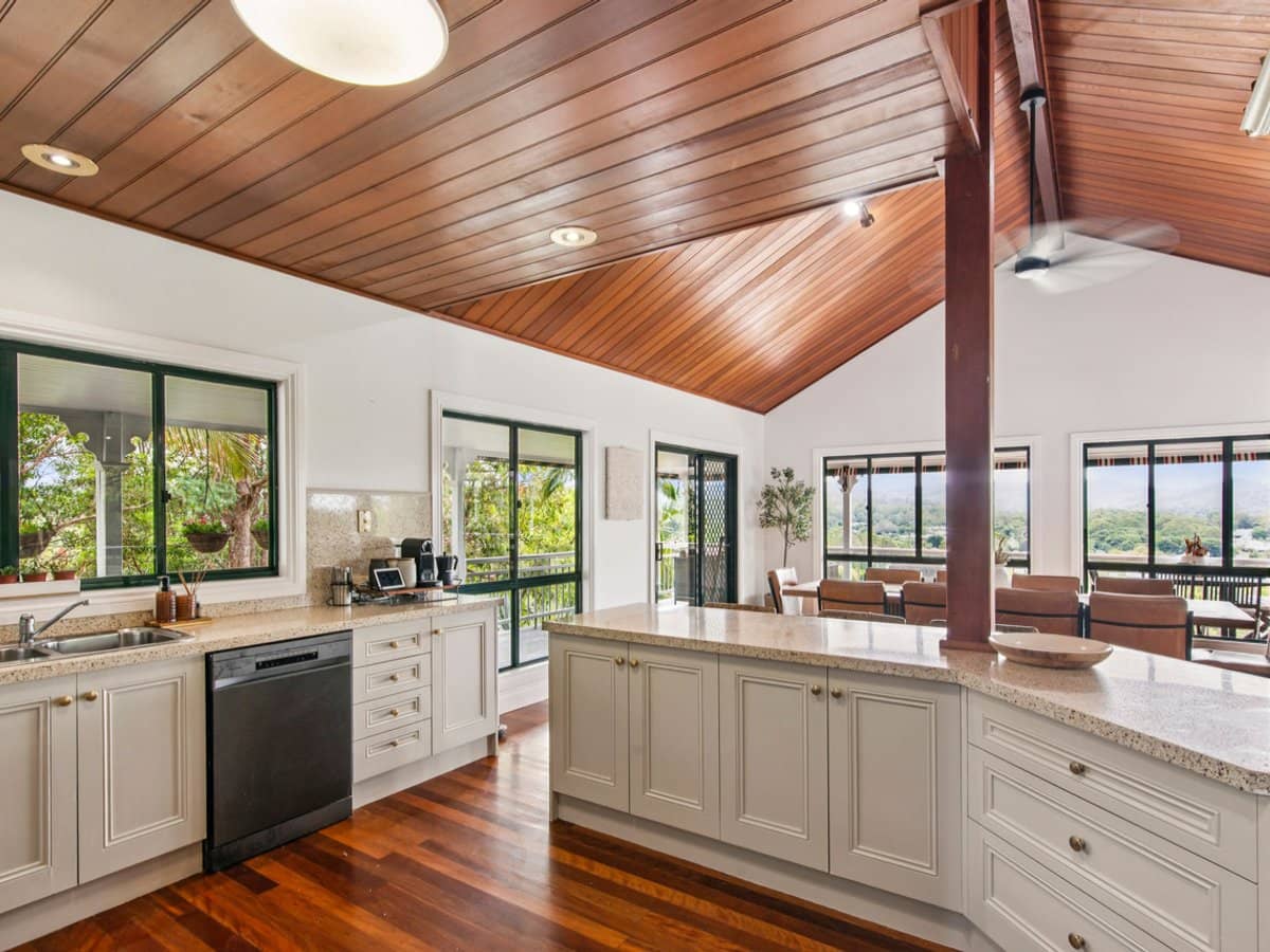 30 Jamberoo Court, TALLEBUDGERA - Thumbnail 10