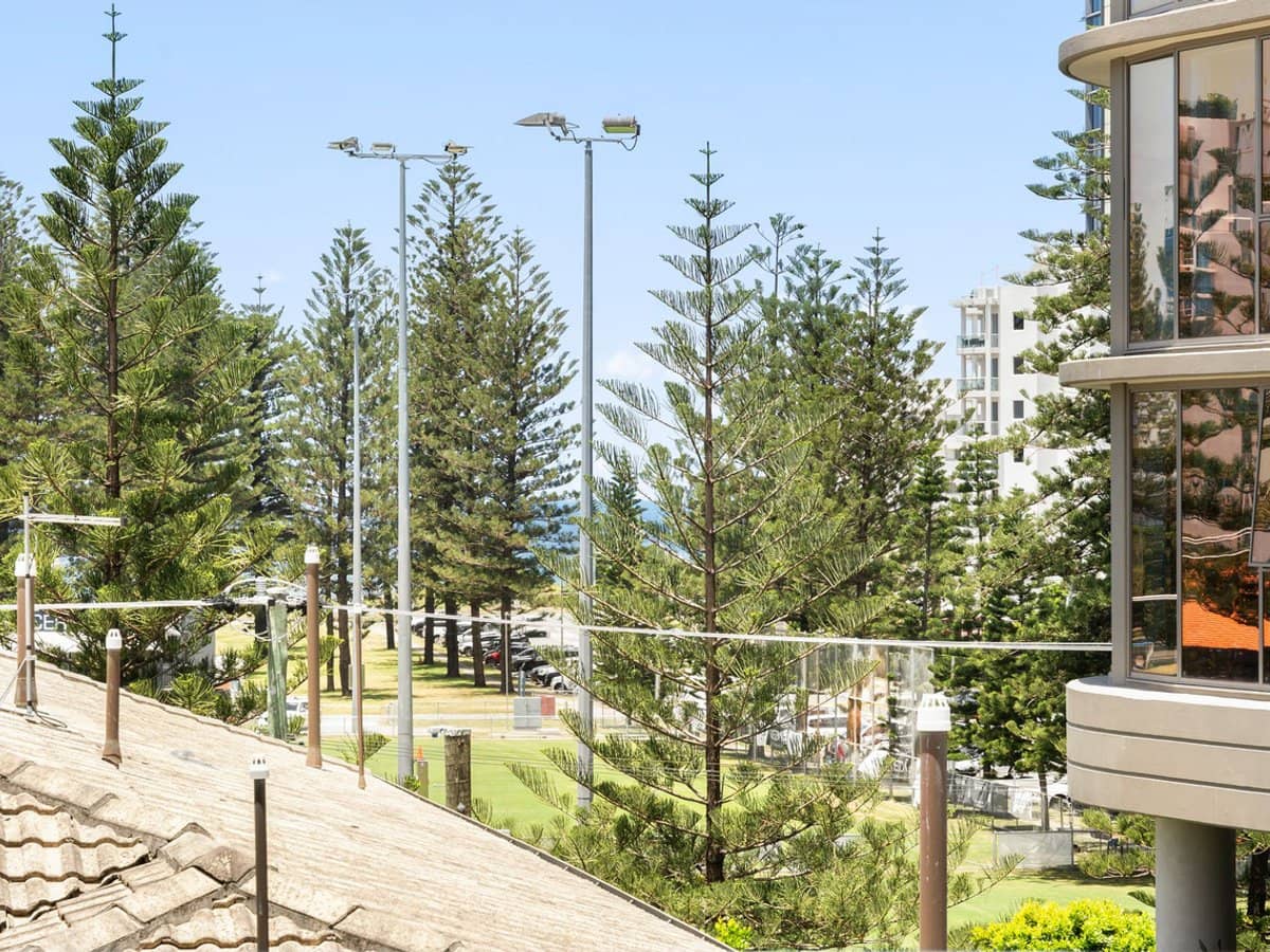 4-6 Rosewood Avenue, BROADBEACH - Thumbnail 8