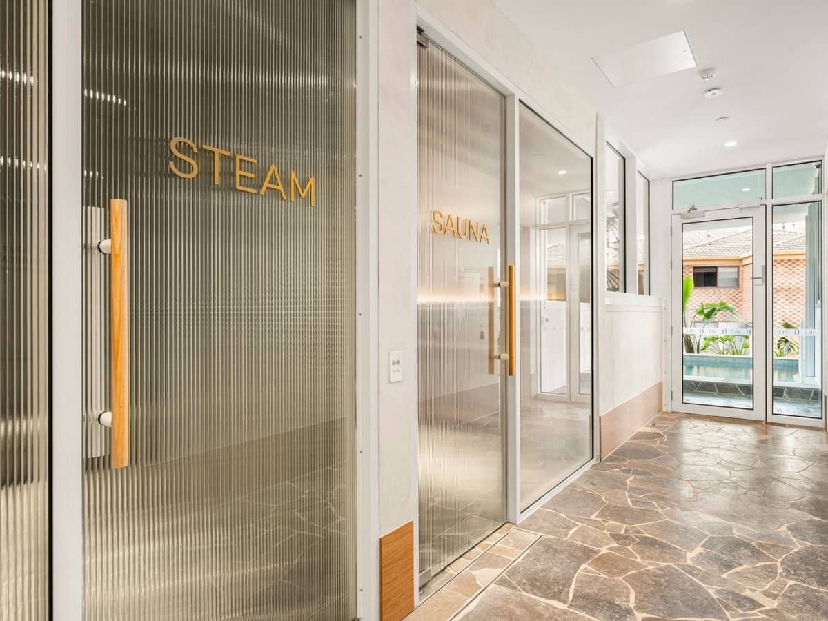 4-6 Rosewood Avenue, BROADBEACH - Thumbnail 22