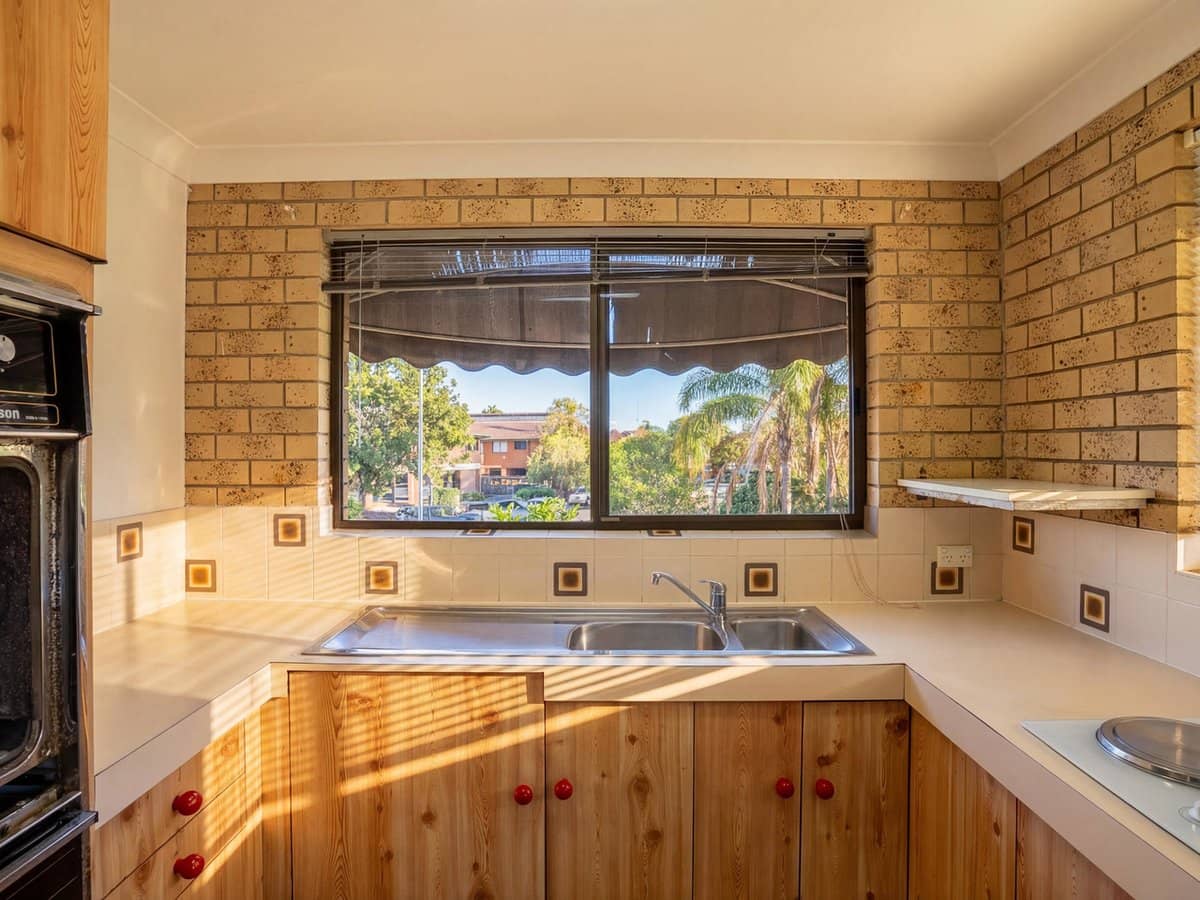 8 Jodie Court, MERMAID WATERS - Thumbnail 3