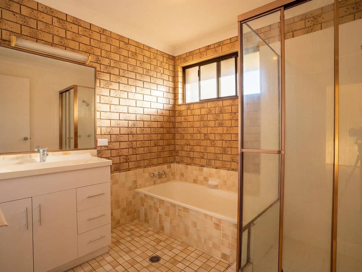 8 Jodie Court, MERMAID WATERS - Thumbnail 8