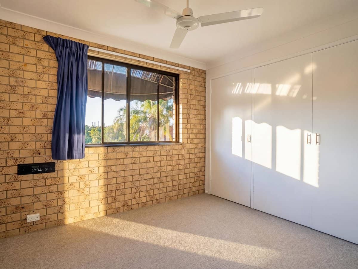 8 Jodie Court, MERMAID WATERS - Thumbnail 9