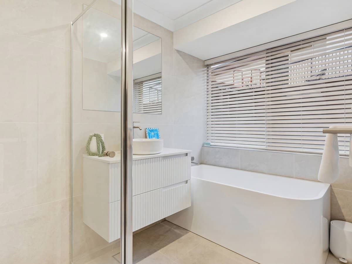 48 Cypress Drive, BROADBEACH WATERS - Thumbnail 8