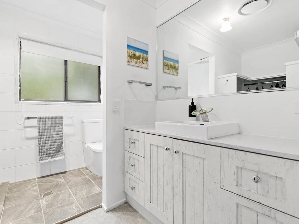 75 Carrington Road, BONOGIN - Thumbnail 13