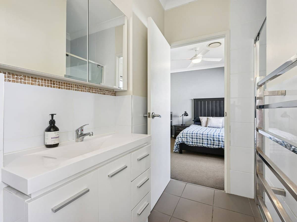 330 Ron Penhaligon Way, Robina - Thumbnail 18