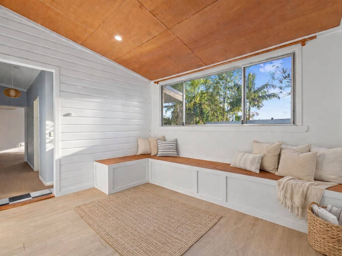 218 Ocean Parade, Burleigh Heads - Thumbnail 3